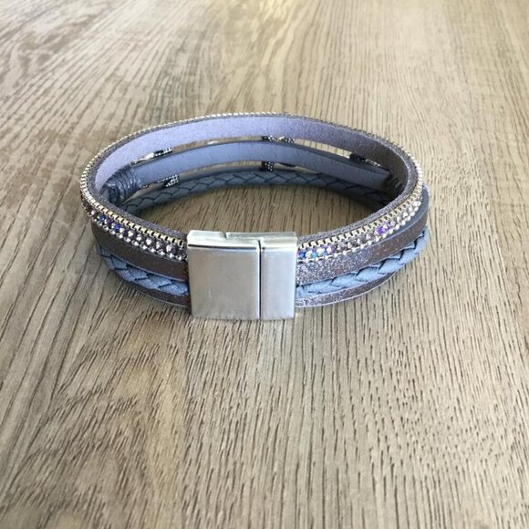 Starfish Turtle Pearl Bangle Bracelet Captures Marine Life in Zinc Alloy in Box - Picture 5 of 6